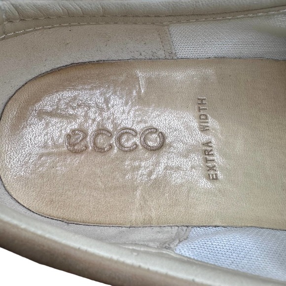 Ecco | Women | Soft 7 Neutral Leather Extra Wide Casual Sneakers | Size 10 - Picture 9 of 14